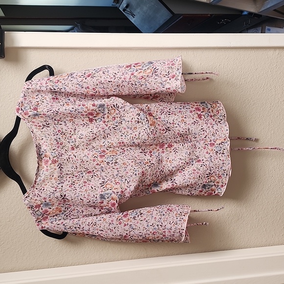 Anxiety Sheer Floral Top w/Shoulder Cutouts - Picture 3 of 8